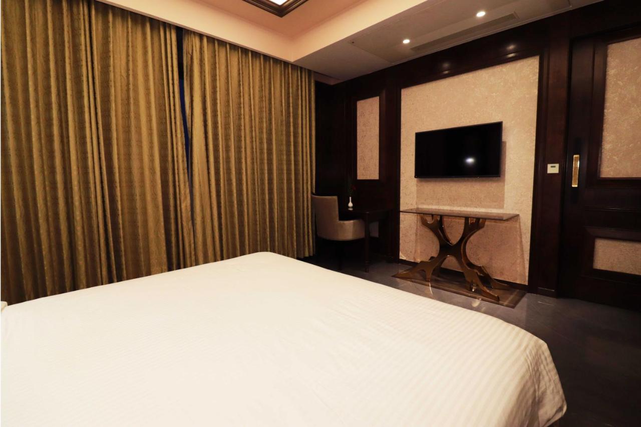 Seven Eleven Hotels And Club Bhayandar Exterior photo